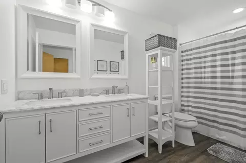 Bath - 1666 Willis St, Redding, CA 96001 photo 1 of 5