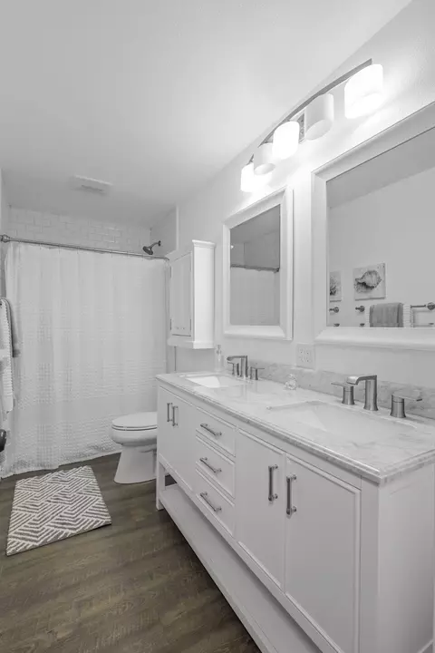 Bath - 1666 Willis St, Redding, CA 96001 photo 4 of 5