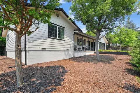 Exterior - 1666 Willis St, Redding, CA 96001 photo 9 of 10