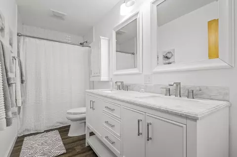 Bath - 1666 Willis St, Redding, CA 96001 photo 3 of 5