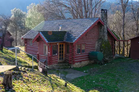 51 75 Hart St, Weaverville, CA 96093