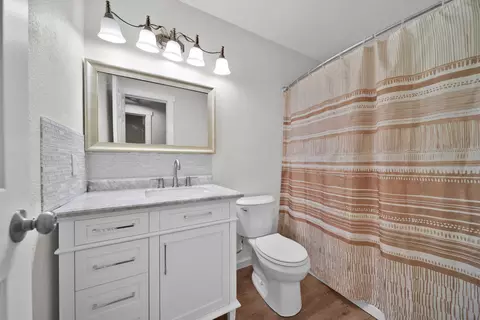 Bath - 2636 Avola St, Redding, CA 96002 photo 1 of 2