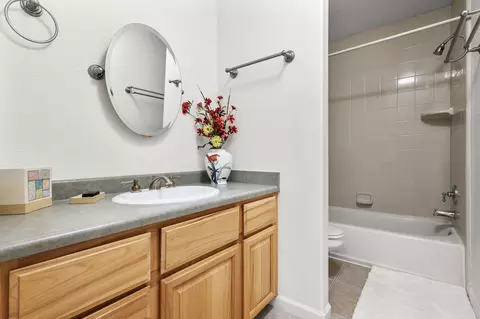 Bath - 21080 Joanna Way, Redding, CA 96003 photo 2 of 5