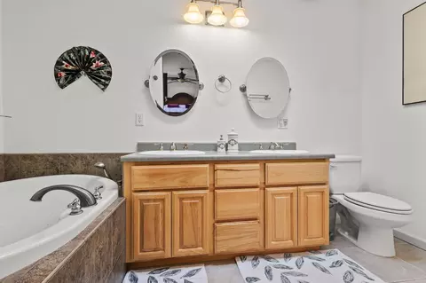 Bath - 21080 Joanna Way, Redding, CA 96003 photo 4 of 5