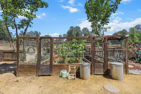 Exterior - 21080 Joanna Way, Redding, CA 96003 photo 14 of 31