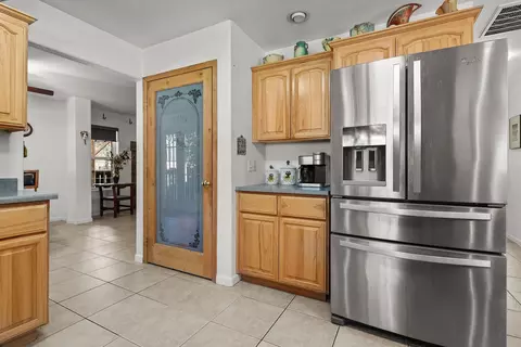 Entry Way - 21080 Joanna Way, Redding, CA 96003 photo 3 of 7