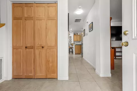 Entry Way - 21080 Joanna Way, Redding, CA 96003 photo 6 of 7