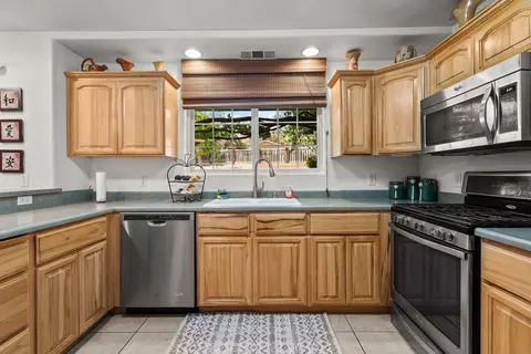 Kitchen - 21080 Joanna Way, Redding, CA 96003 photo 1 of 3