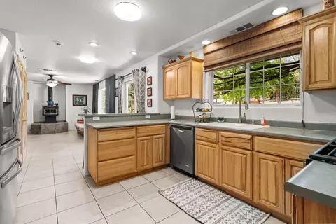 Kitchen - 21080 Joanna Way, Redding, CA 96003 photo 2 of 3