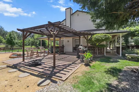 Exterior - 21080 Joanna Way, Redding, CA 96003 photo 17 of 31