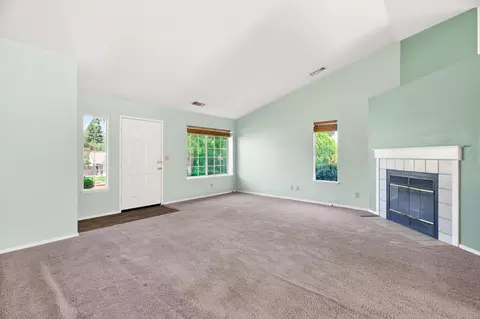Living - 535 Vansicklen Way, Redding, CA 96003 photo 1 of 3