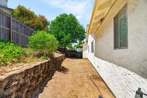 Exterior - 535 Vansicklen Way, Redding, CA 96003 photo 9 of 11