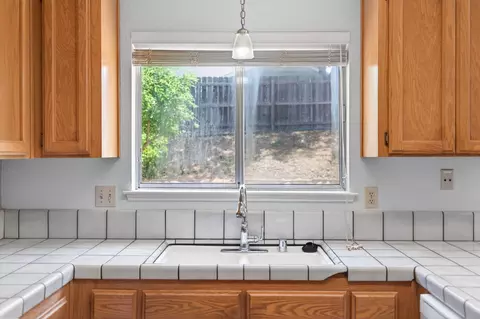 Kitchen - 535 Vansicklen Way, Redding, CA 96003 photo 5 of 5