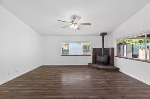 Living - 1544 Morningsun Dr, Redding, CA 96002 photo 2 of 4