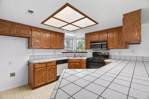 Kitchen - 1544 Morningsun Dr, Redding, CA 96002 photo 1 of 2
