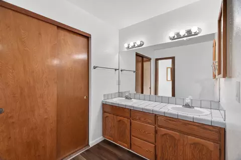 Bath - 1544 Morningsun Dr, Redding, CA 96002 photo 2 of 6