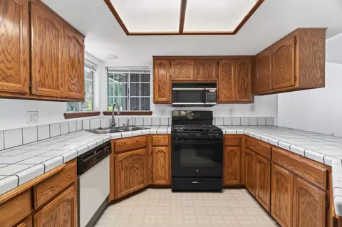Kitchen - 1544 Morningsun Dr, Redding, CA 96002 photo 2 of 2