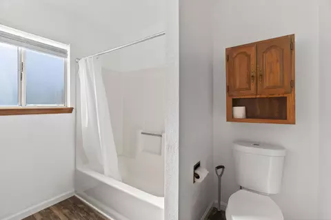 Bath - 1544 Morningsun Dr, Redding, CA 96002 photo 6 of 6