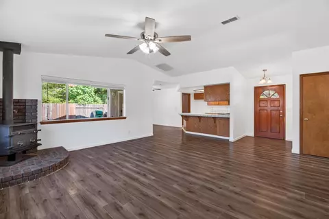 Living - 1544 Morningsun Dr, Redding, CA 96002 photo 3 of 4