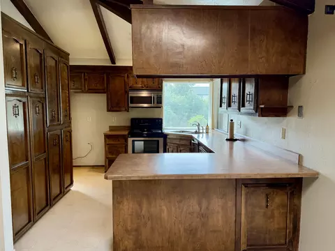 Kitchen - 3856 Westgate Ave, Redding, CA 96001 photo 4 of 4