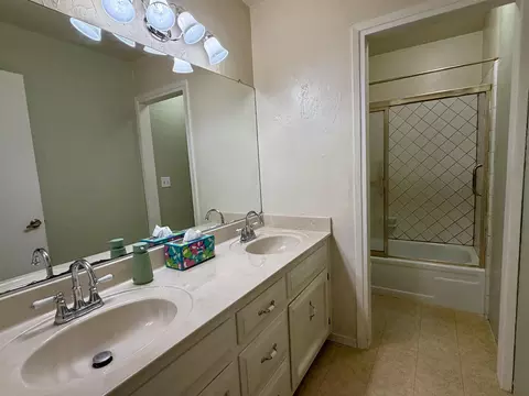 Bath - 3856 Westgate Ave, Redding, CA 96001 photo 3 of 3