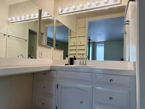 Bath - 3856 Westgate Ave, Redding, CA 96001 photo 2 of 3