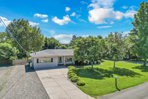 3289 Wilshire Dr, Redding, CA 96002