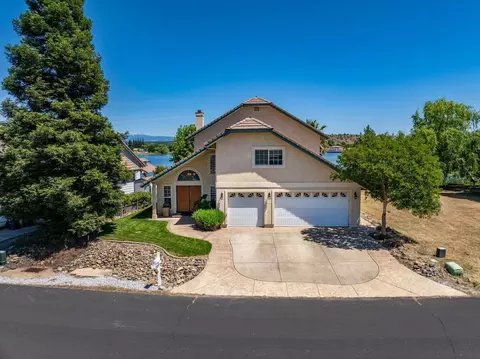 19028 Shoreline Dr, Cottonwood, CA 96022