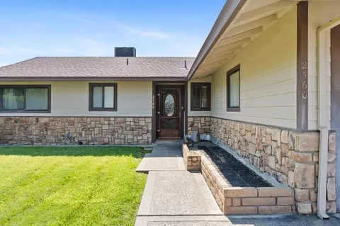 Exterior - 2560 Oriole Dr, Red Bluff, CA 96080 photo 2 of 12