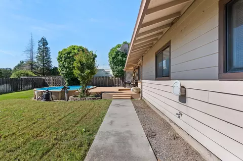 Exterior - 2560 Oriole Dr, Red Bluff, CA 96080 photo 8 of 12