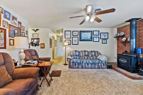 Living - 2560 Oriole Dr, Red Bluff, CA 96080 photo 2 of 3