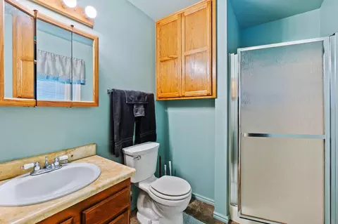 Bath - 2560 Oriole Dr, Red Bluff, CA 96080 photo 1 of 2
