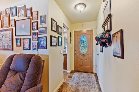 Entry Way - 2560 Oriole Dr, Red Bluff, CA 96080 photo 1 of 1