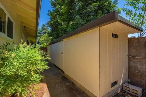 Exterior - 870 Redbud Dr, Redding, CA 96001 photo 28 of 32