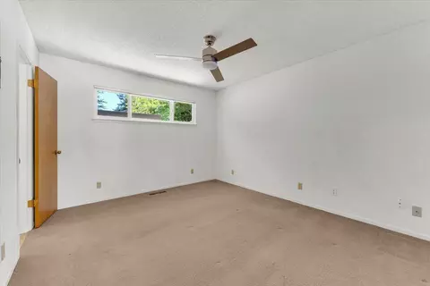 Bedroom - 870 Redbud Dr, Redding, CA 96001 photo 1 of 8