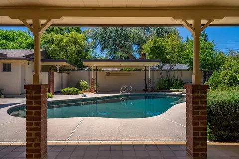 Exterior - 870 Redbud Dr, Redding, CA 96001 photo 16 of 32