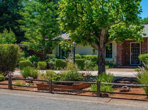 Exterior - 870 Redbud Dr, Redding, CA 96001 photo 3 of 32