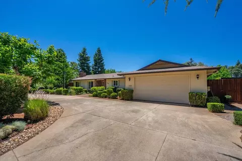 Exterior - 870 Redbud Dr, Redding, CA 96001 photo 9 of 32