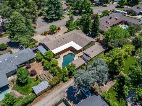 View/Area - 870 Redbud Dr, Redding, CA 96001 photo 3 of 6