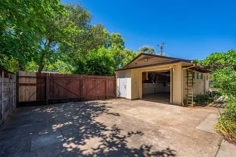 Exterior - 870 Redbud Dr, Redding, CA 96001 photo 30 of 32
