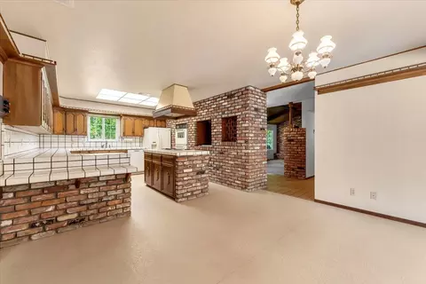 Kitchen - 870 Redbud Dr, Redding, CA 96001 photo 2 of 7