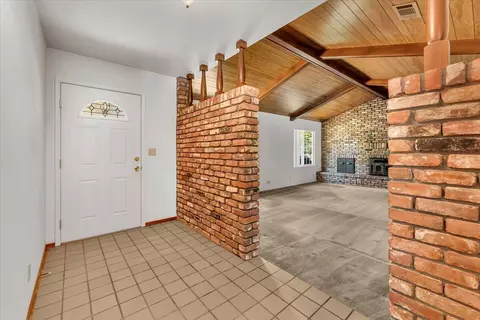 Entry Way - 870 Redbud Dr, Redding, CA 96001 photo 1 of 2