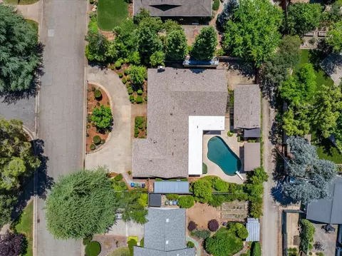 View/Area - 870 Redbud Dr, Redding, CA 96001 photo 1 of 6