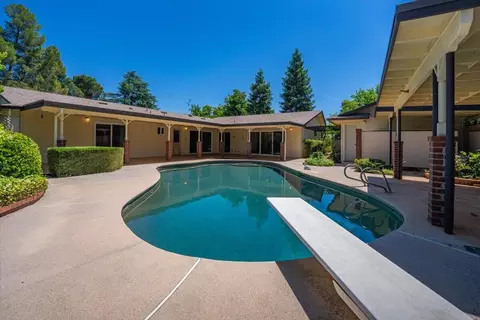 Exterior - 870 Redbud Dr, Redding, CA 96001 photo 17 of 32