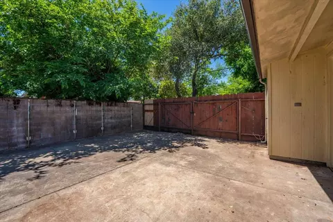Exterior - 870 Redbud Dr, Redding, CA 96001 photo 25 of 32