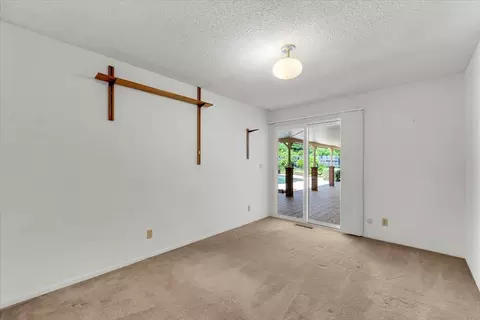 Bedroom - 870 Redbud Dr, Redding, CA 96001 photo 5 of 8