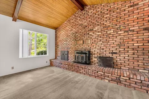Living - 870 Redbud Dr, Redding, CA 96001 photo 4 of 7