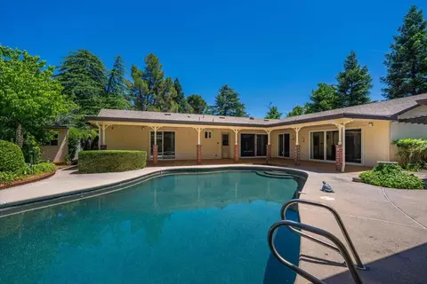 Exterior - 870 Redbud Dr, Redding, CA 96001 photo 21 of 32