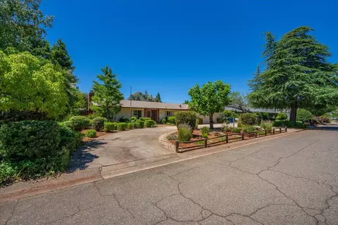 Exterior - 870 Redbud Dr, Redding, CA 96001 photo 10 of 32
