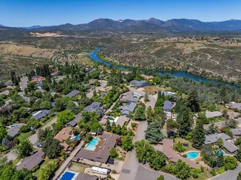 View/Area - 870 Redbud Dr, Redding, CA 96001 photo 6 of 6